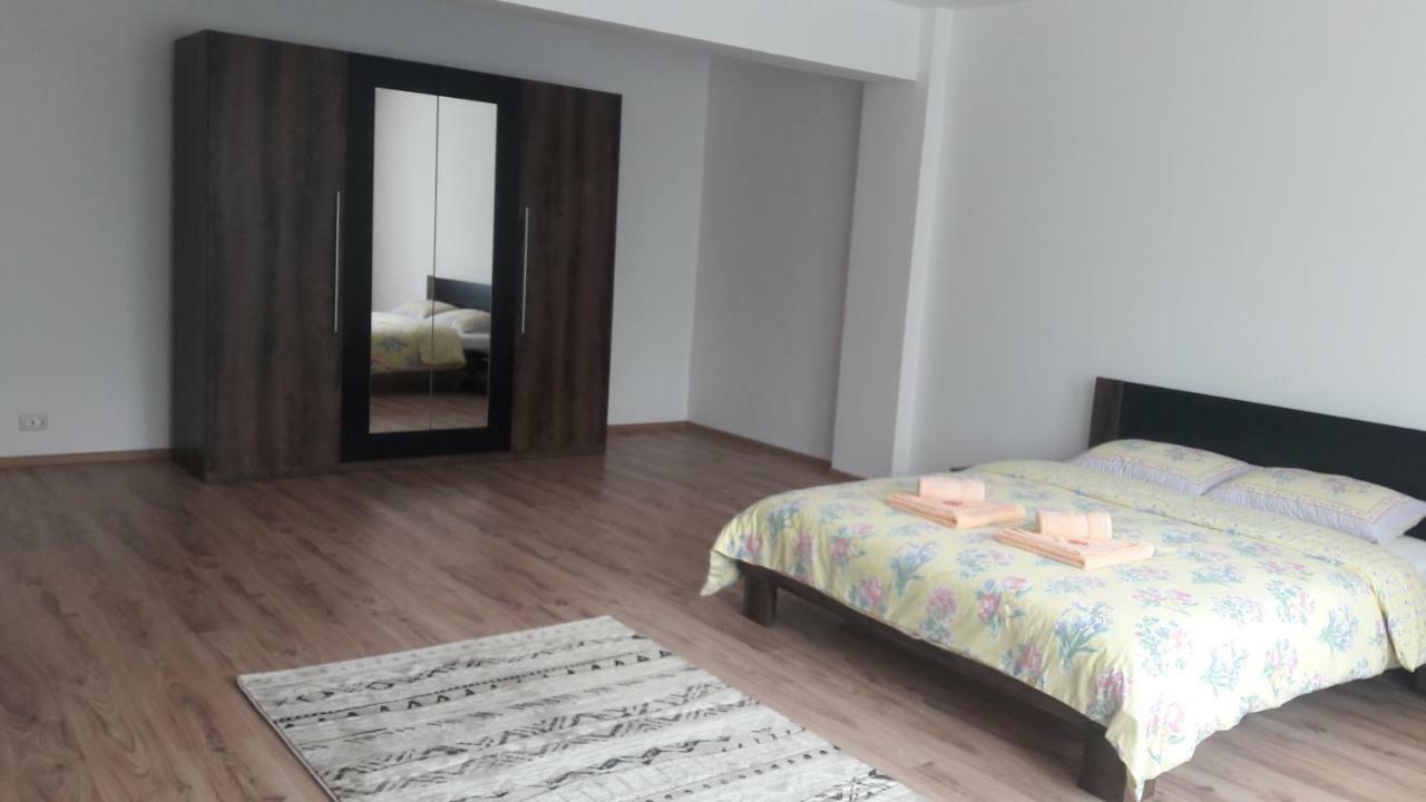 Travel Homzzz Apartments Târgu-Mureş Екстериор снимка