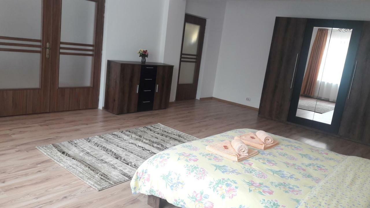 Travel Homzzz Apartments Târgu-Mureş Екстериор снимка
