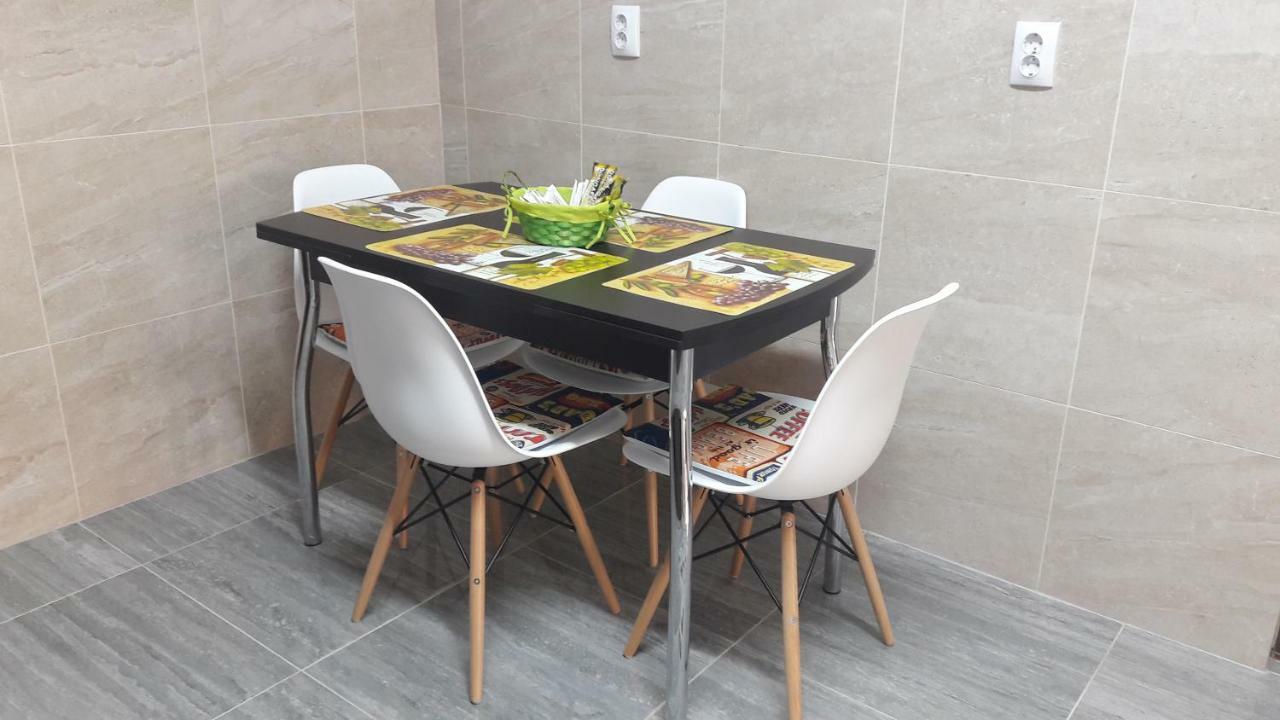 Travel Homzzz Apartments Târgu-Mureş Екстериор снимка