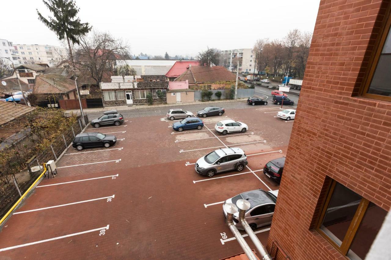 Travel Homzzz Apartments Târgu-Mureş Екстериор снимка