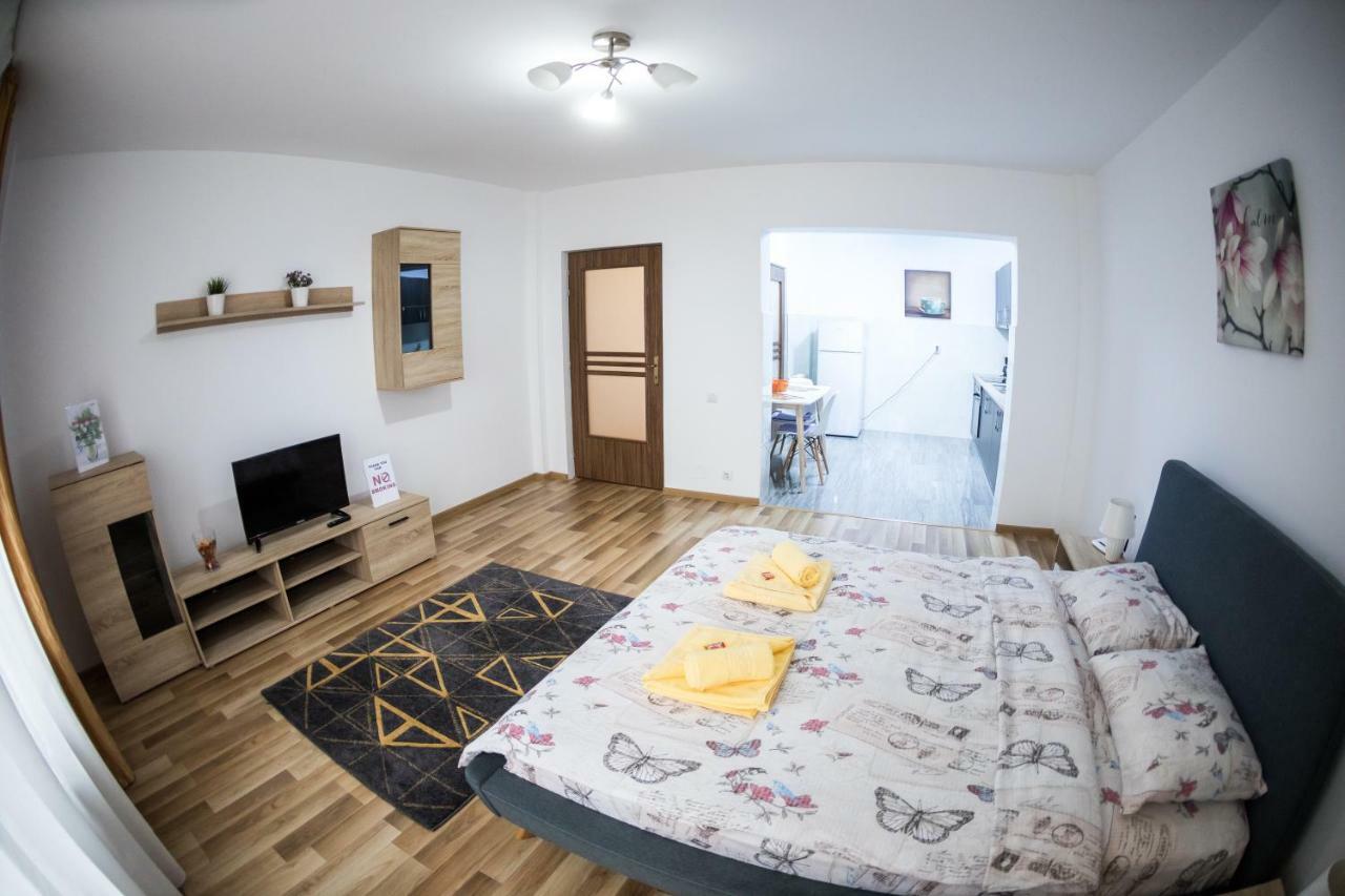 Travel Homzzz Apartments Târgu-Mureş Екстериор снимка